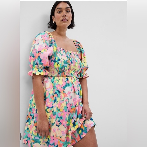 GAP Dresses & Skirts - GAP Puffed sleeve linen-blend floral smocked midi Dress